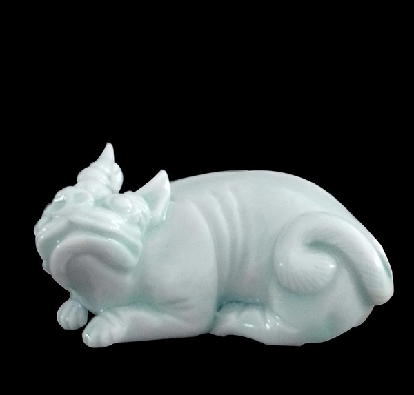 青白瓷貔貅鎮紙